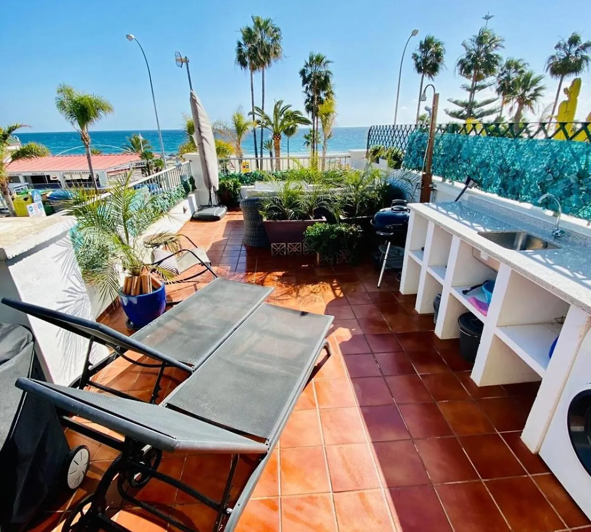 Apartamento En Primera Linea De Playa Nerja Spain